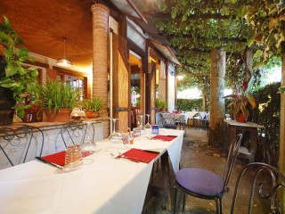 Eno-Trattoria Da Beppino     a Pietrasanta