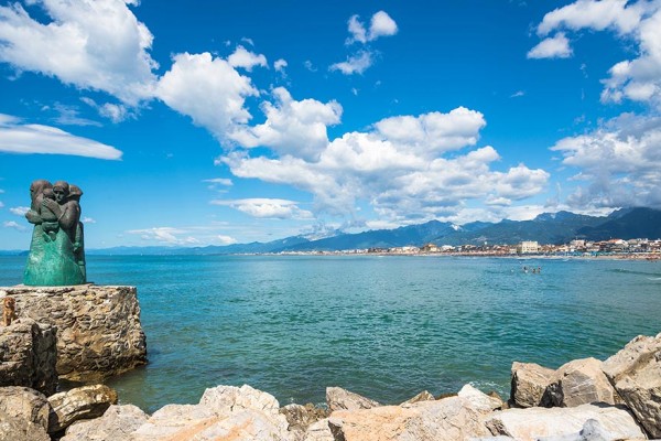 Giugno la spiaggia inclusa